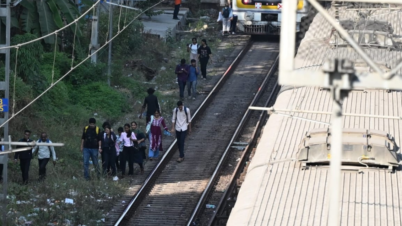 The commuters were seen switching over to the fast line